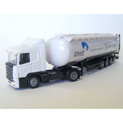 ARTICULATED TRUCK AND TANKER TRAILER MODEL in White.