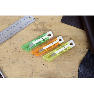 PLASTIC CUTTER in Blue