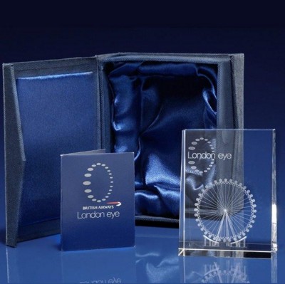 CRYSTAL GLASS TRAVEL & TOURISM PAPERWEIGHT OR AWARD.