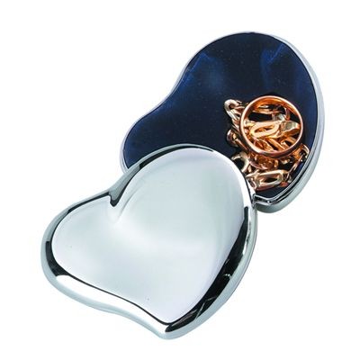 Picture of HEART METAL TRINKET BOX in Silver.