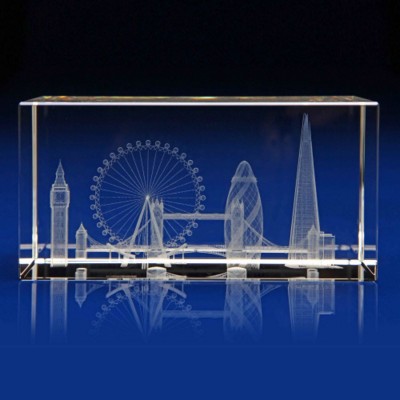 Picture of CRYSTAL GLASS LONDON SKYLINE PAPERWEIGHT OR AWARD