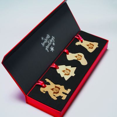 Picture of BASSWOOD TREE DECORATIONS PRESENTATION SET.