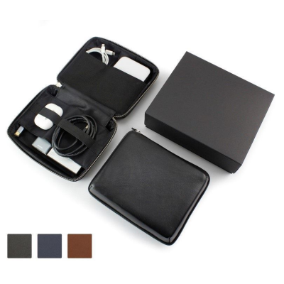 Picture of SANDRINGHAM NAPPA LEATHER ZIP TRAVEL POUCH in Brown & Navy