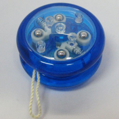 Picture of ROUND FLASHING LIGHT UP CLUTCH YOYO in Translucent Blue Plastic