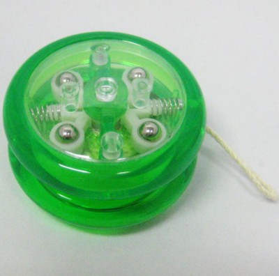 Picture of ROUND FLASHING LIGHT UP CLUTCH YOYO in Translucent Green Plastic