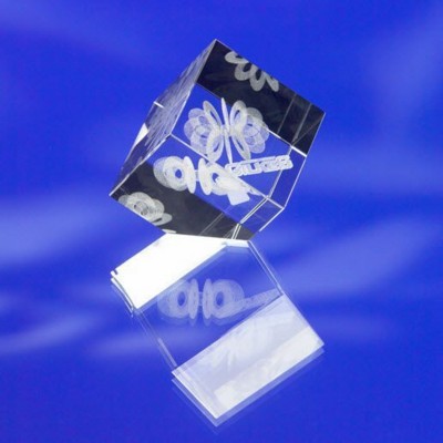 Picture of CUT CORNER GLASS CUBE.