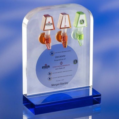 Picture of CLEAR TRANSPARENT GLASS AWARD TROPHY.