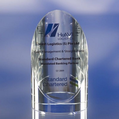 Picture of CLEAR TRANSPARENT GLASS AWARD TROPHY.