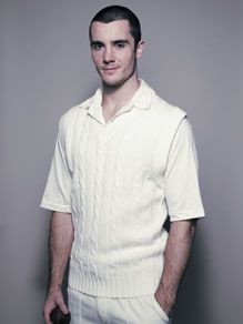 Picture of FINDEN & HALES SLEEVELESS CRICKET SWEATER
