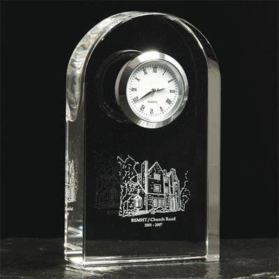 Picture of OPTICAL CRYSTAL GLASS ARCH CLOCK.