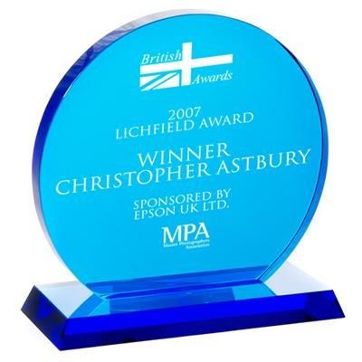 Picture of BLUE GLASS TROPHY AWARD CIRCLE 145MM HIGH SUPPLIED in a Presentation Box