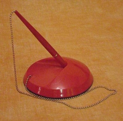 Picture of CLASSIC DESK STAND PEN in Red.