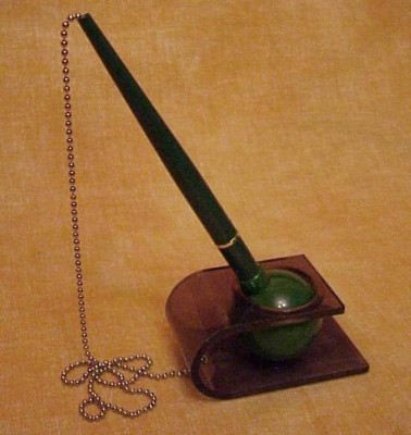 Picture of VERSI DESK STAND PEN in Green