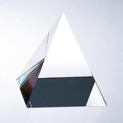 Picture of OPTICAL CRYSTAL CLEAR GLASS PYRAMID AWARD.