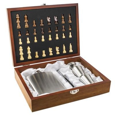 Picture of CHESS GIFT SET with Hip Flask.