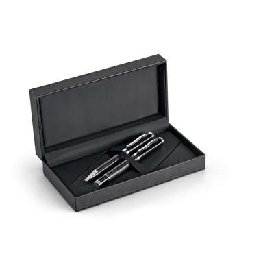 Picture of CHESS ROLLER PEN AND BALL PEN SET in Metal & Carbon Fibre with Twist Mechanism in Black