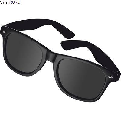 Picture of SUNGLASSES in Black.