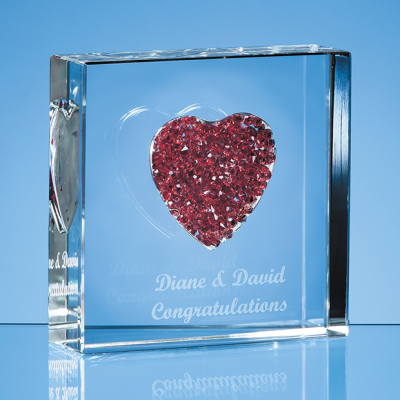 Picture of RED DIAMANTE HEART PAPERWEIGHT.