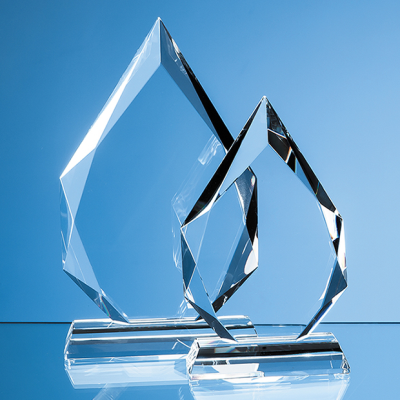 Picture of CLEAR TRANSPARENT GLASS FACETTED DIAMOND PEAK AWARD.