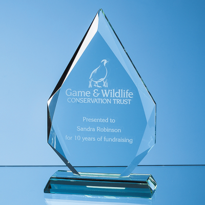 Picture of JADE GLASS FACETTED DIAMOND PEAK AWARD.