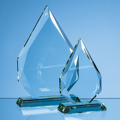 Picture of 23CM x 16CM x 19MM JADE GLASS FACETTED DIAMOND PEAK AWARD.