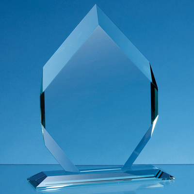 Picture of 15CM x 10CM x 15MM JADE GLASS MAJESTIC DIAMOND AWARD.