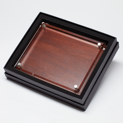 Picture of IR3 WOOD PLAQUE FOAM LINED GIFT BOX.
