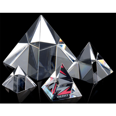 OPTICAL CRYSTAL 100MM PYRAMID SUPPLIED in a Black Foam Lined Presentation Box