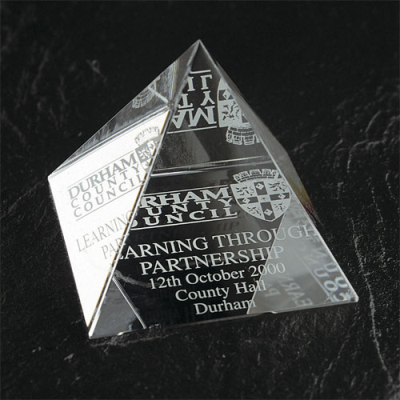 OPTICAL CRYSTAL 40MM PYRAMID