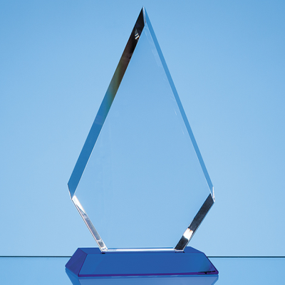 Picture of OPTICAL CRYSTAL FACET DIAMOND AWARD ON a SAPPHIRE BLUE BASE.