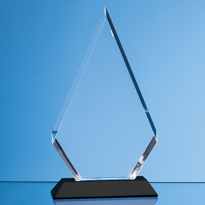 Picture of 18CM OPTICAL CRYSTAL FACET DIAMOND AWARD ON AN ONYX BACK BASE