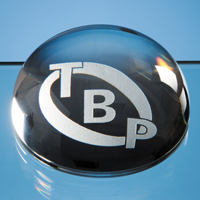 Picture of 9CM OPTICAL CRYSTAL DOME PAPERWEIGHT; PRESENTATION BOX: INC
