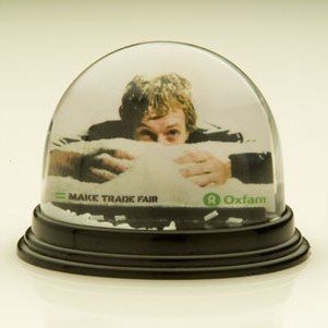 Picture of CLASSIC OVAL SNOW GLOBE SHAKER SNOW DOME SHAKER PAPERWEIGHT.