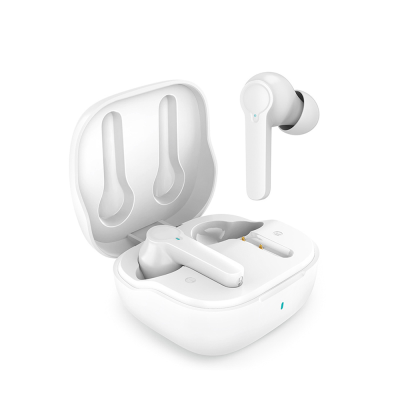 Picture of CHADWIK EARBUDS in White.