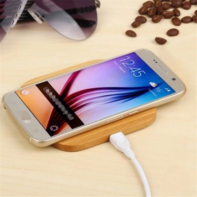 Picture of BAMBOO MAGNETIC CORDLESS CHARGER.